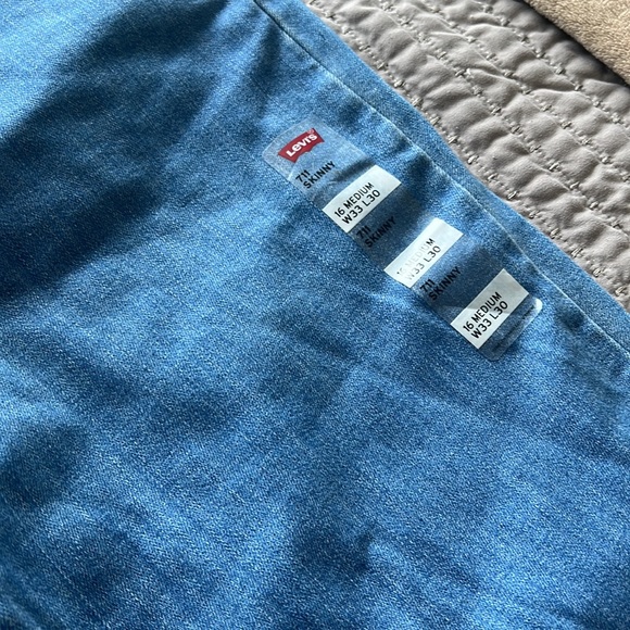 Levi’s 711 Skinny Medium Wash Stretchy Jean with Raw Hem in Women’s Size 16 - Picture 6 of 8